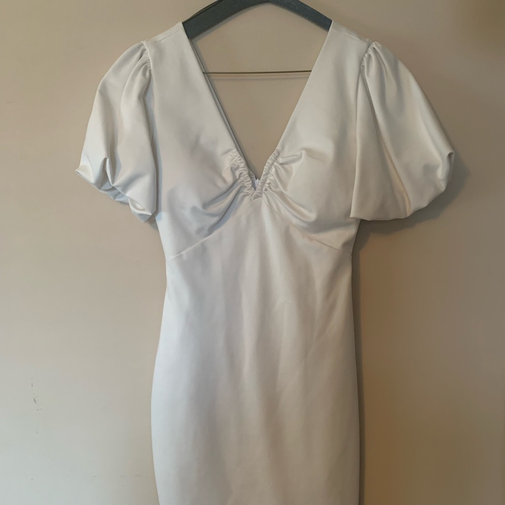 White v-neck Guess dress
